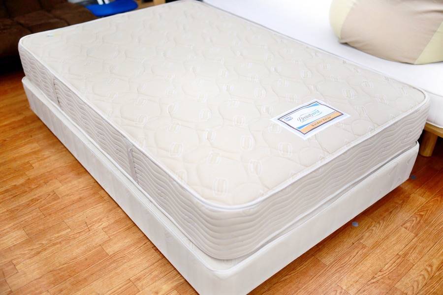 世界の高級ベッドメーカー『シモンズ』のダブルクッションベッドが入荷 