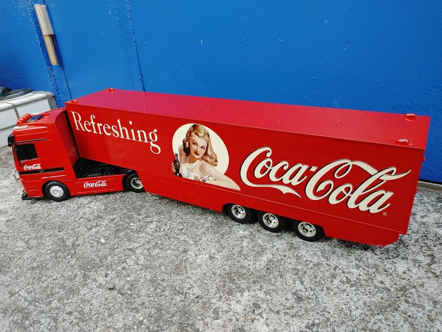 コカ コーラ メルセデスベンツトレーラーラジコン 新しい