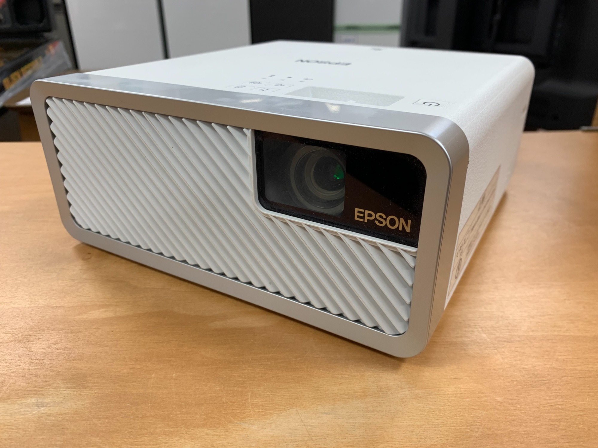エプソンプロジェクター　EPSON EF-100W