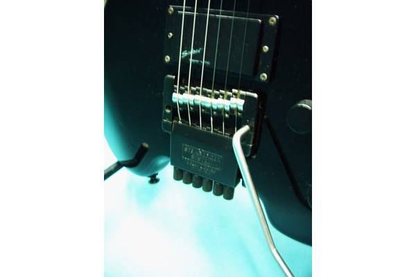 STEINBERGER(スタインバーガー)のSpiritシリーズヘッドレスギターを 